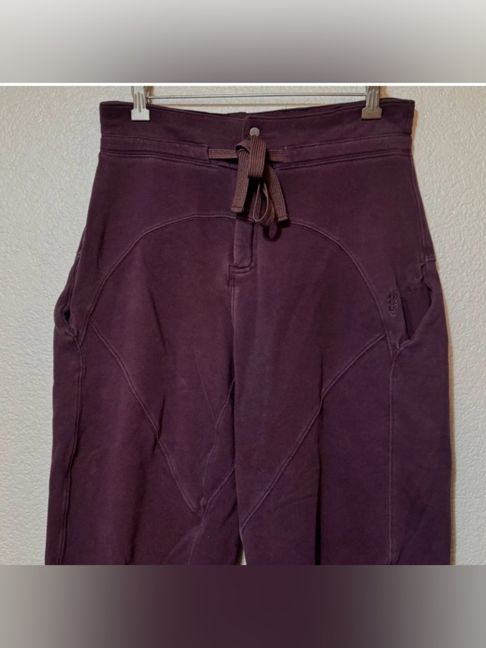 💜 ✨ Free People FP Movement Summit Scout Pants Black Raisin Size M - Picture 3 of 7